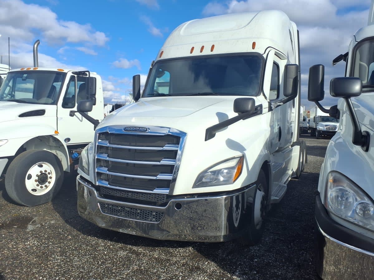 2021 FREIGHTLINER CASCADIA 126 in Taylor, MI