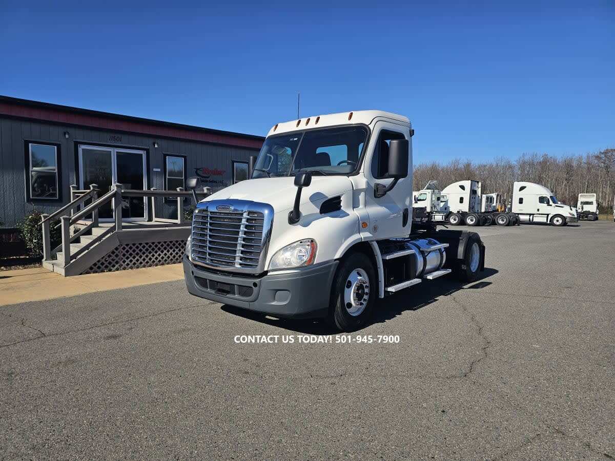 2019 FREIGHTLINER CASCADIA 113 in North Little Rock, AR