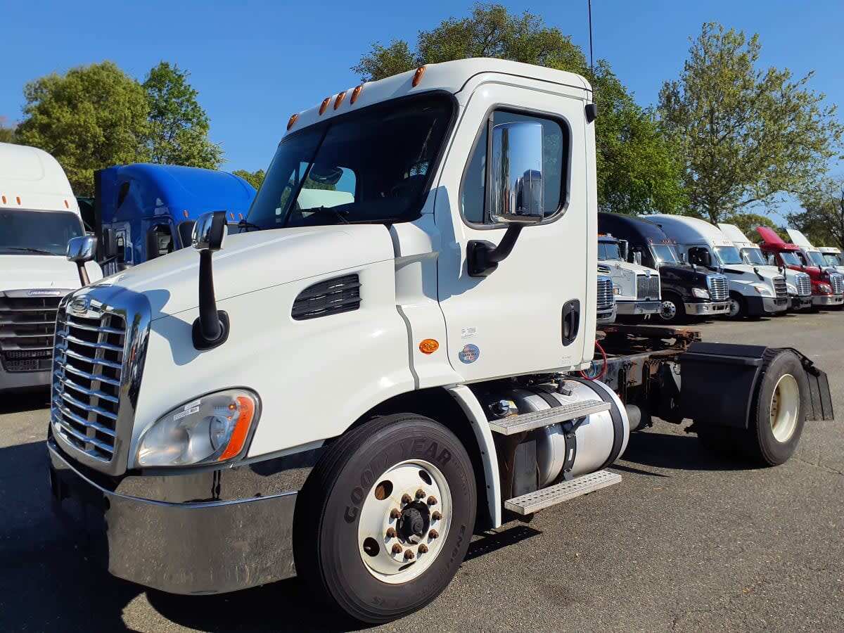 2018 FREIGHTLINER CASCADIA 113 in Springfield, MA