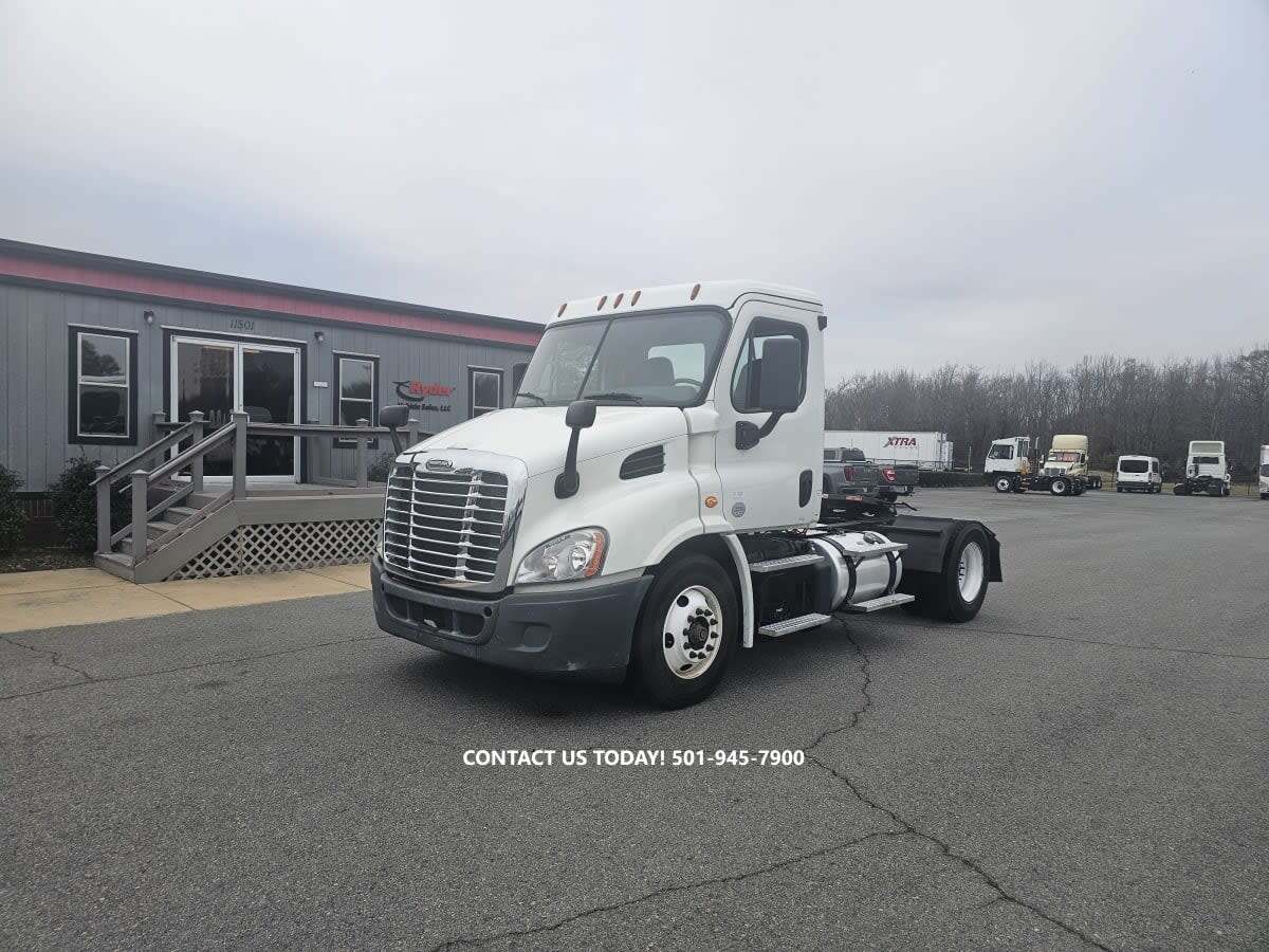2019 FREIGHTLINER CASCADIA 113 in North Little Rock, AR