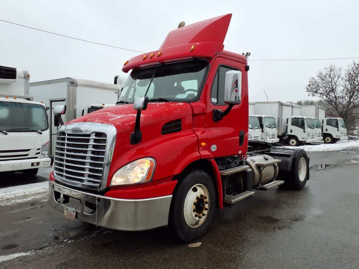 2019 FREIGHTLINER CASCADIA 113 in Salisbury, MA