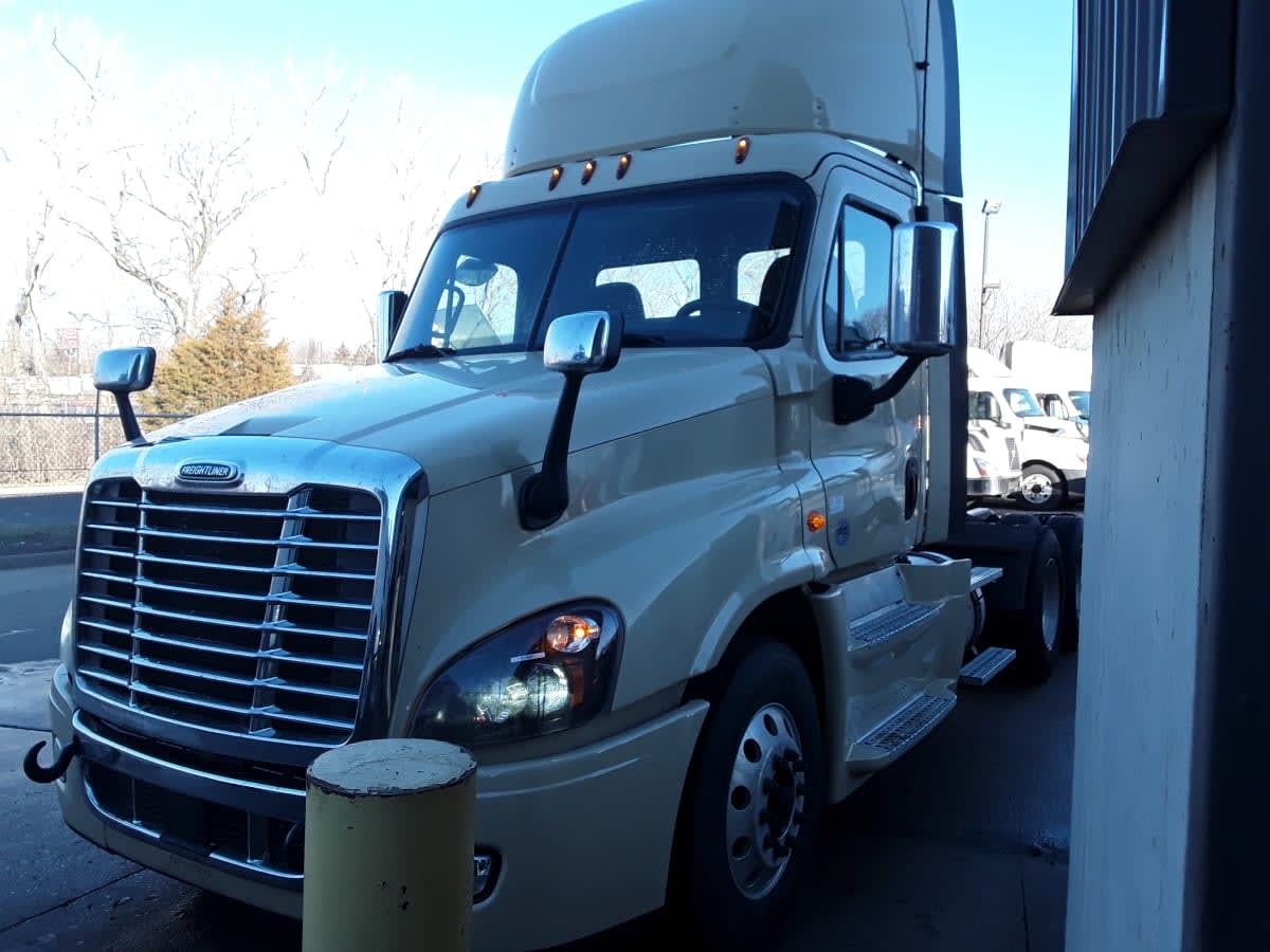 2019 FREIGHTLINER CASCADIA 125 in Kansas City, MO