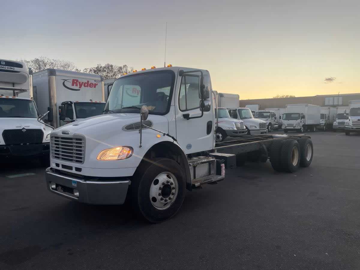 2016 FREIGHTLINER BUSINESS CLASS M2 106 in Farmingdale, NY