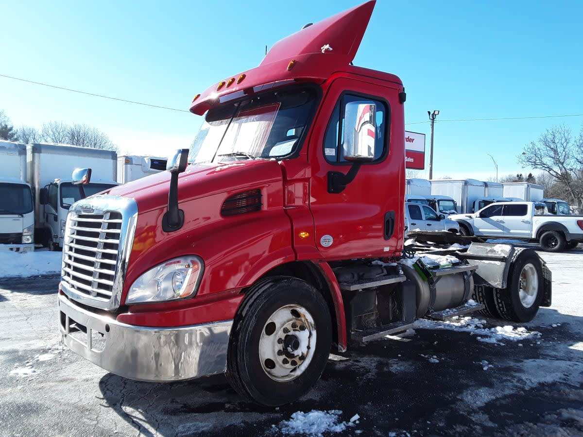 2019 FREIGHTLINER CASCADIA 113 in Salisbury, MA