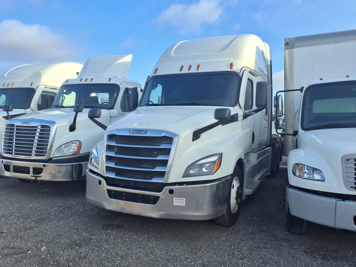 2021 FREIGHTLINER CASCADIA 126 in Taylor, MI
