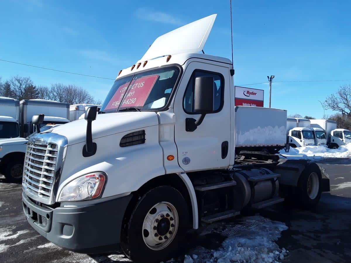 2019 FREIGHTLINER CASCADIA 113 in Salisbury, MA