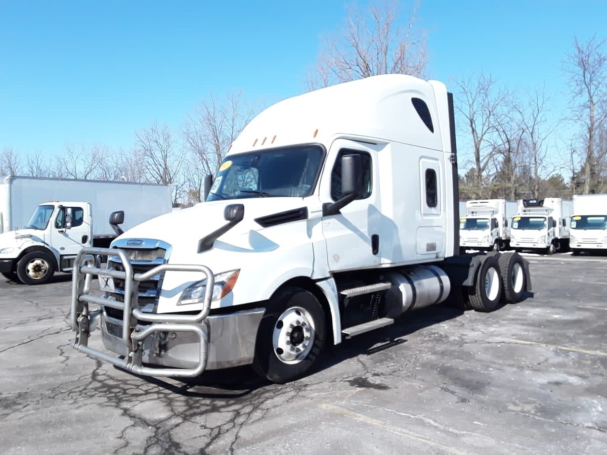 2020 FREIGHTLINER CASCADIA 126 in Hilliard, OH