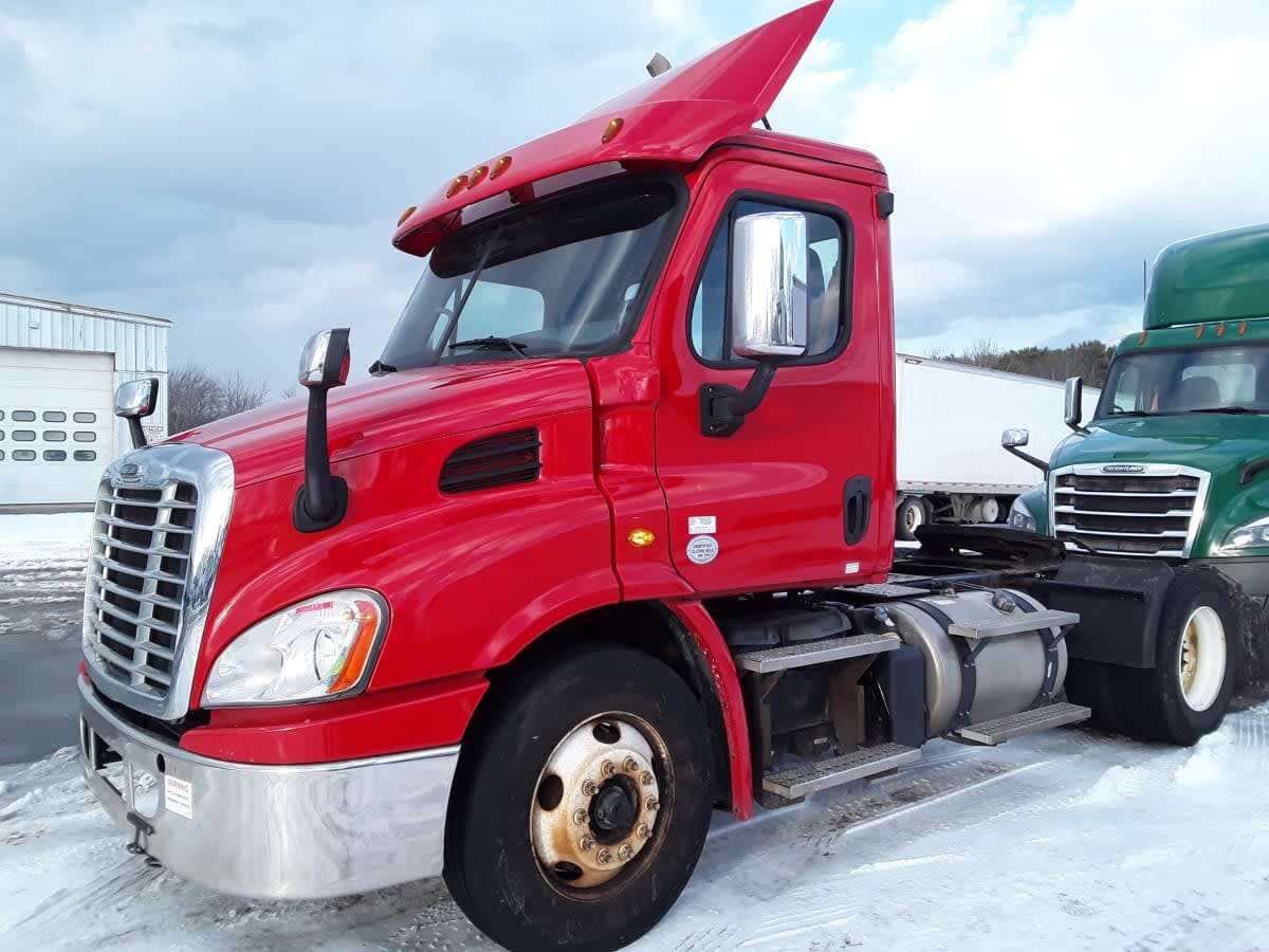 2019 FREIGHTLINER CASCADIA 113 in Salisbury, MA