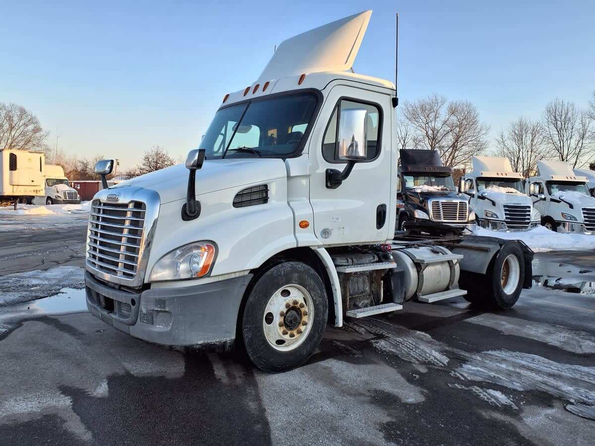 2018 FREIGHTLINER CASCADIA 113 in Salisbury, MA