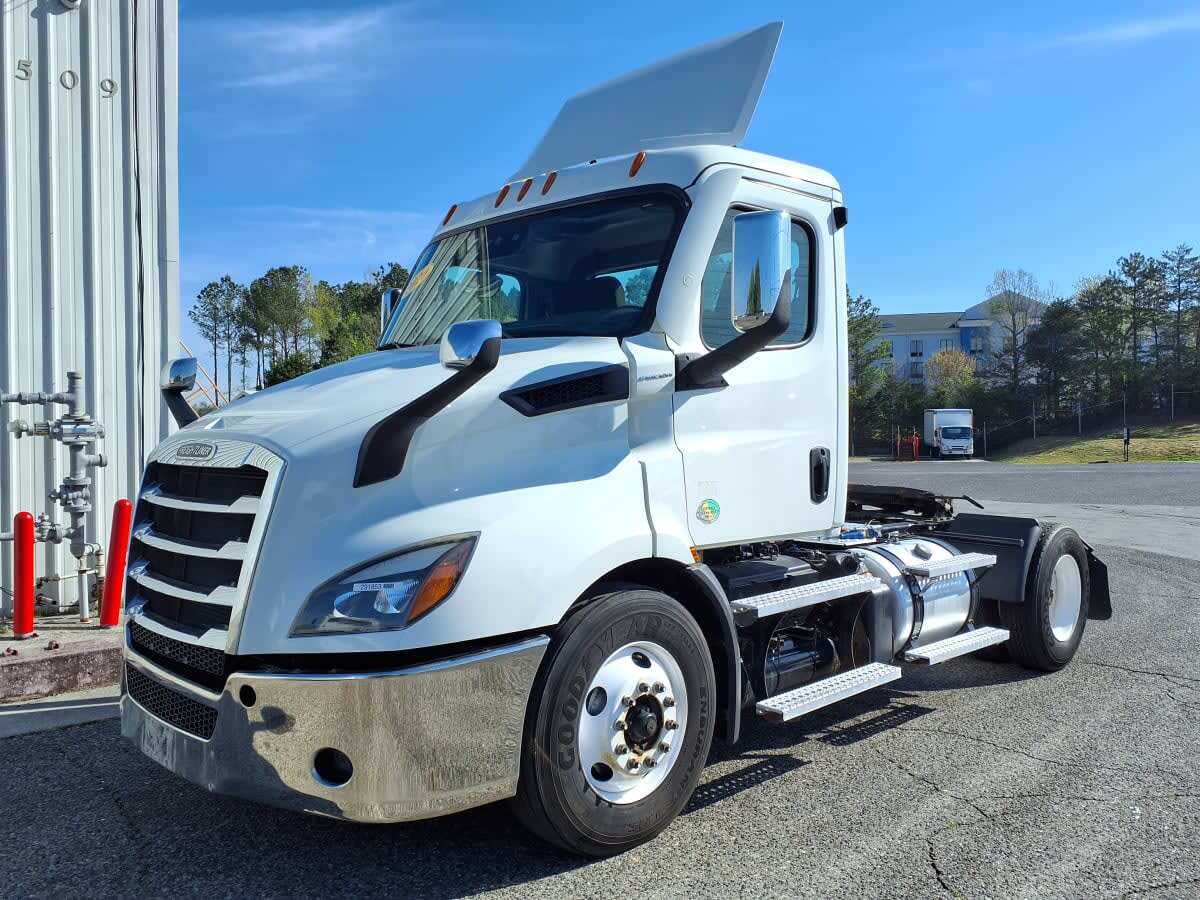 2020 FREIGHTLINER CASCADIA 116 in Knoxville, TN