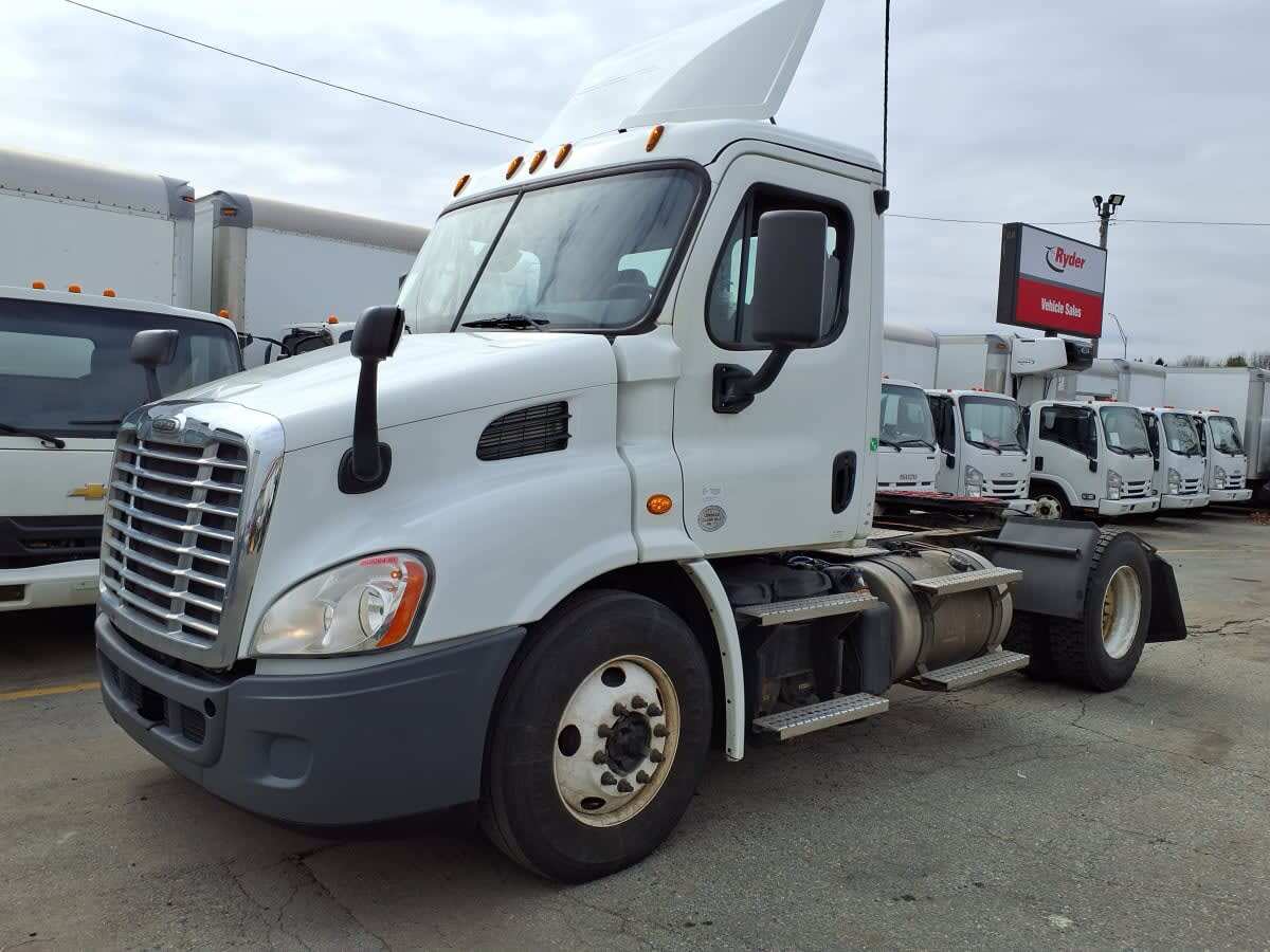 2019 FREIGHTLINER CASCADIA 113 in Salisbury, MA