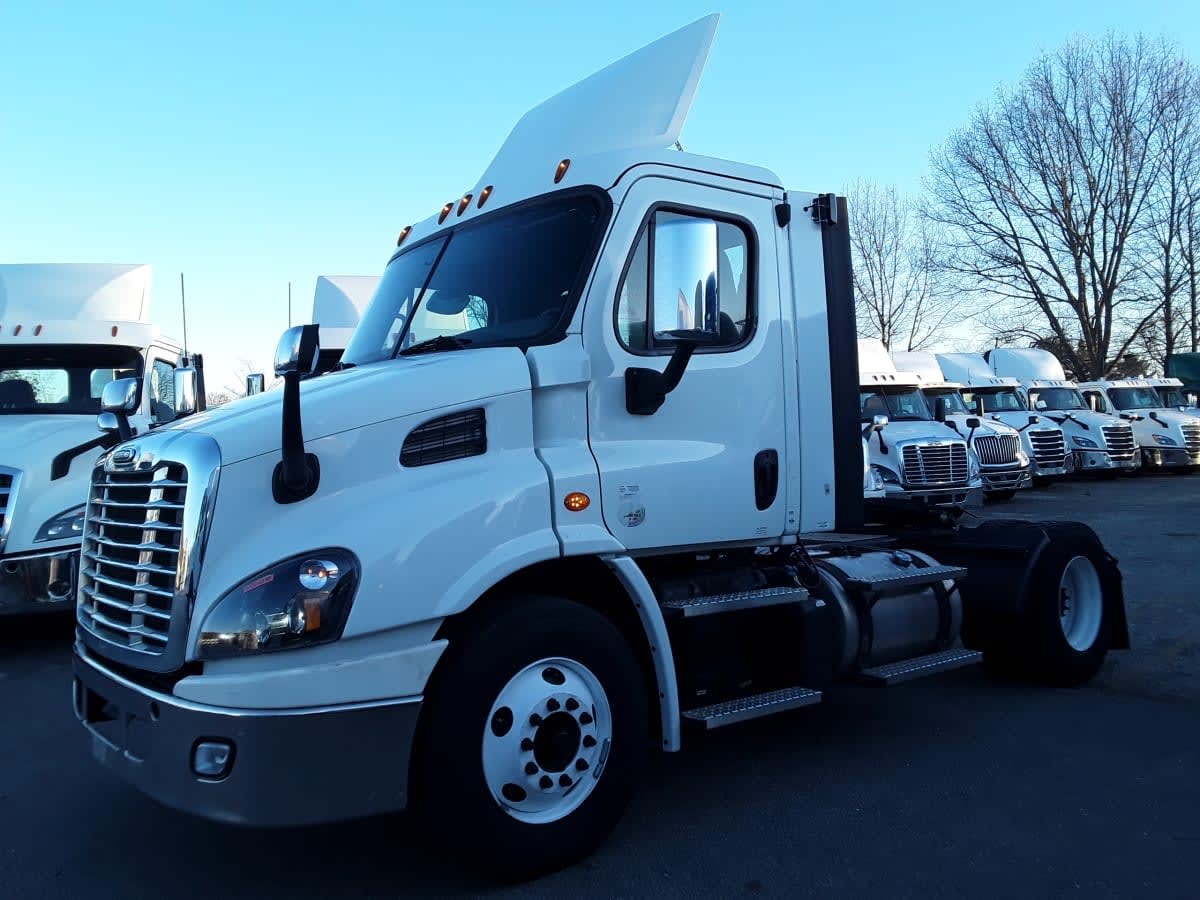 2020 FREIGHTLINER CASCADIA 113 in Salisbury, MA