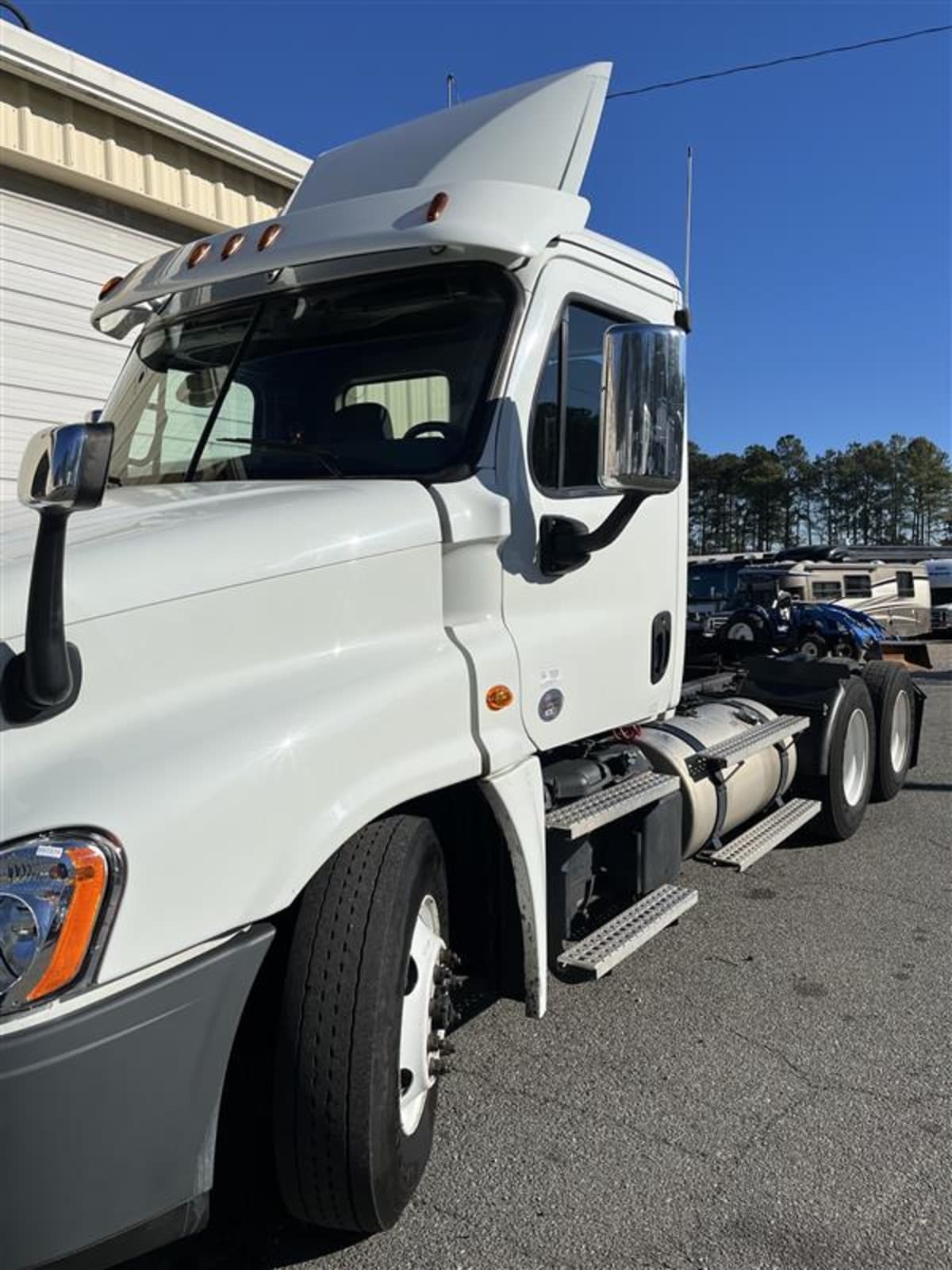 2020 FREIGHTLINER CASCADIA 125 in Richmond, VA