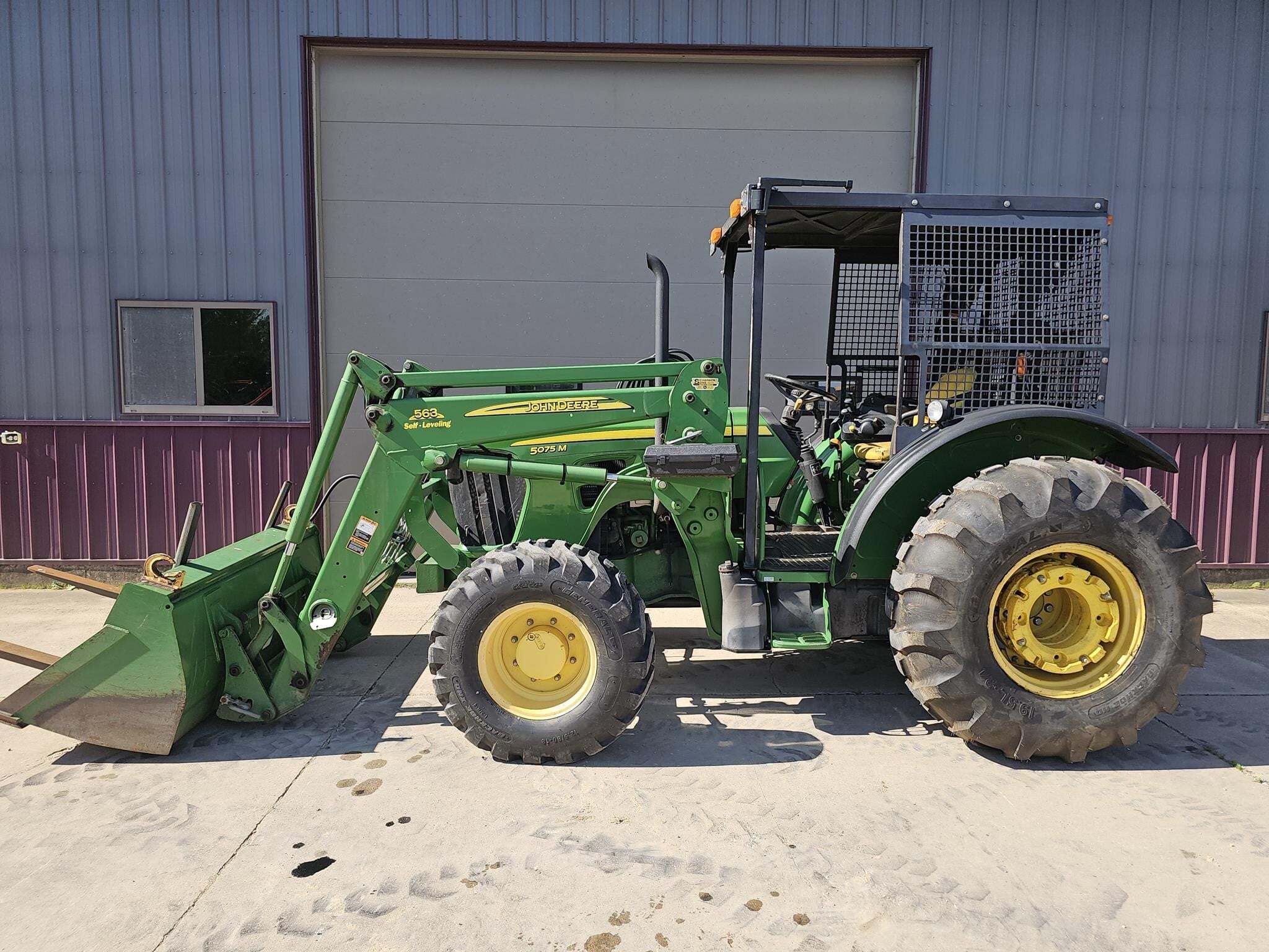 2010 JOHN DEERE 5075M in Caledonia, MN
