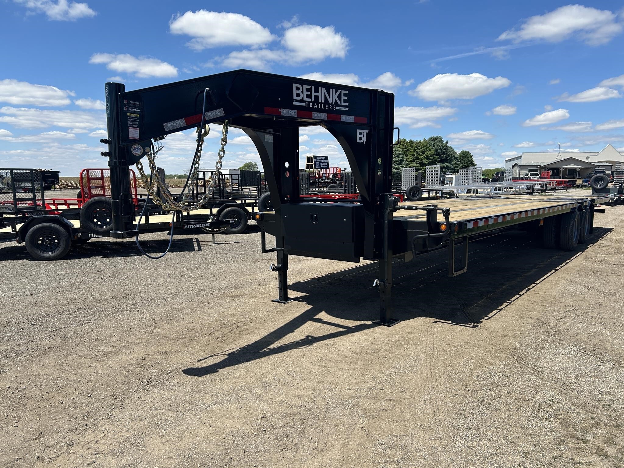 2026 BEHNKE FB 8.5'X35' 24K GOOSENECK W/HYDRAULIC BEAVERTAIL in Pecatonica, IL