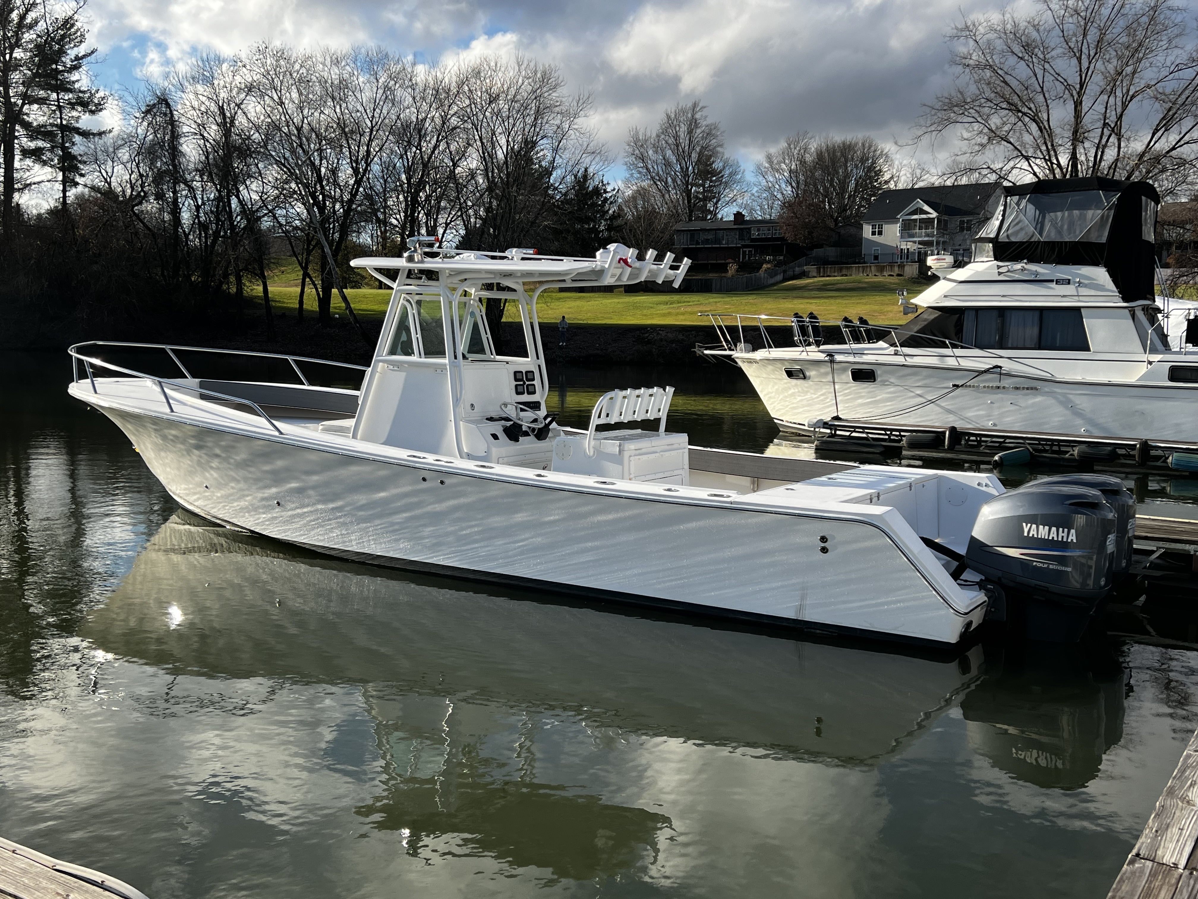 2007 Regulator 32 FS Center Console Boat boat