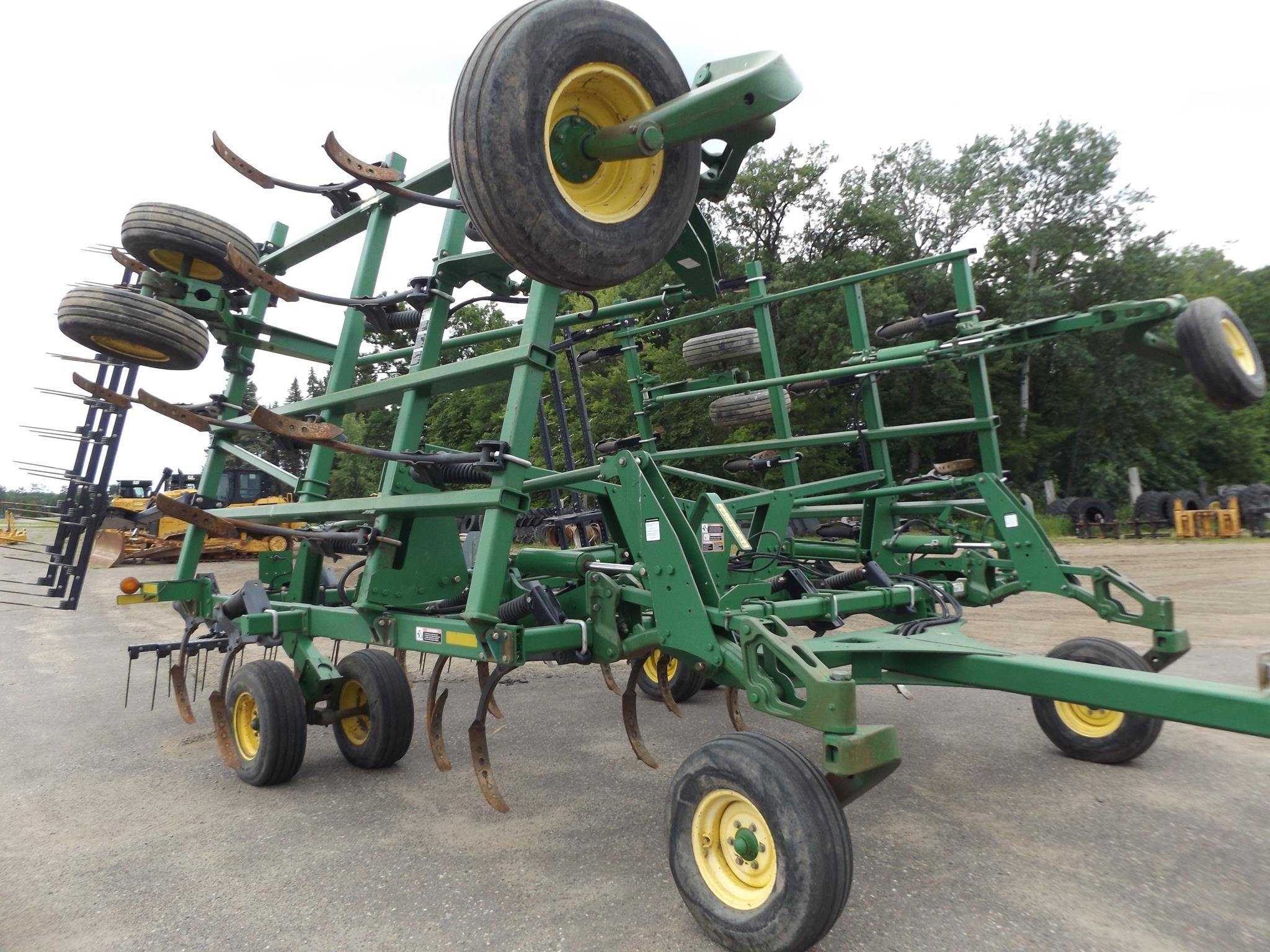 JOHN DEERE 2410 in Harris, MN