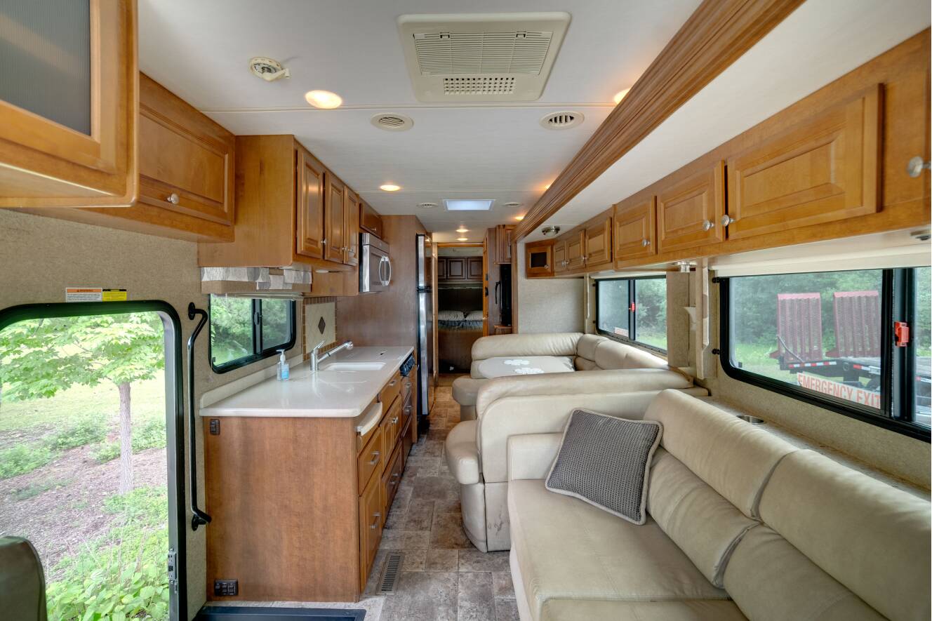 A photo of this 2013 Thor Motor Coach PALAZZO 33 1