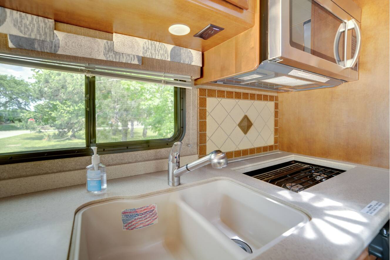 A photo of this 2013 Thor Motor Coach PALAZZO 33 1