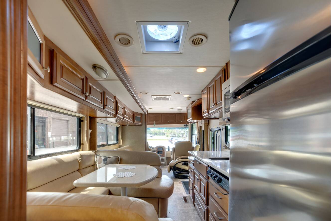 A photo of this 2013 Thor Motor Coach PALAZZO 33 1