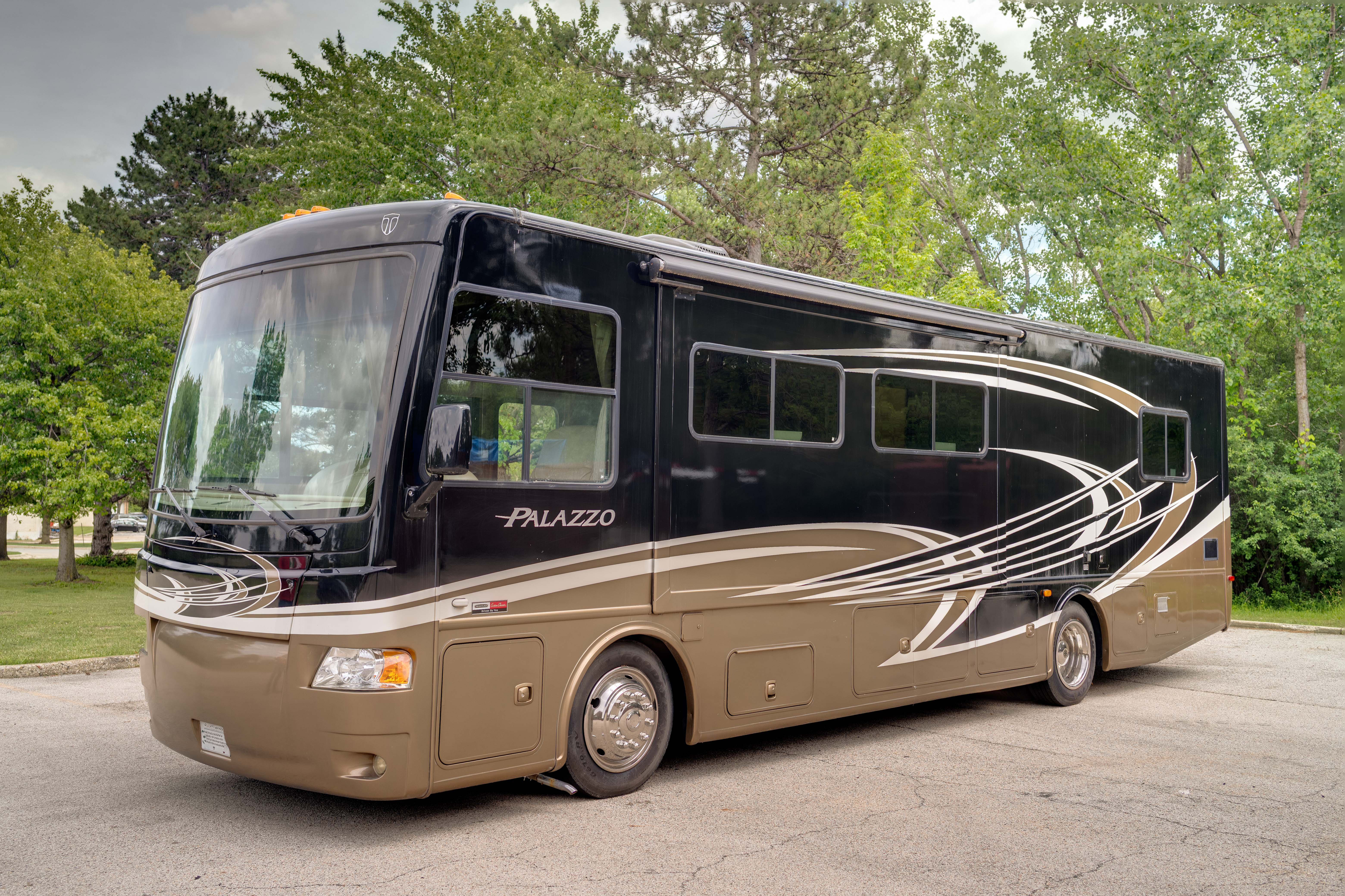 2013 Thor Motor Coach PALAZZO 33 1 RV