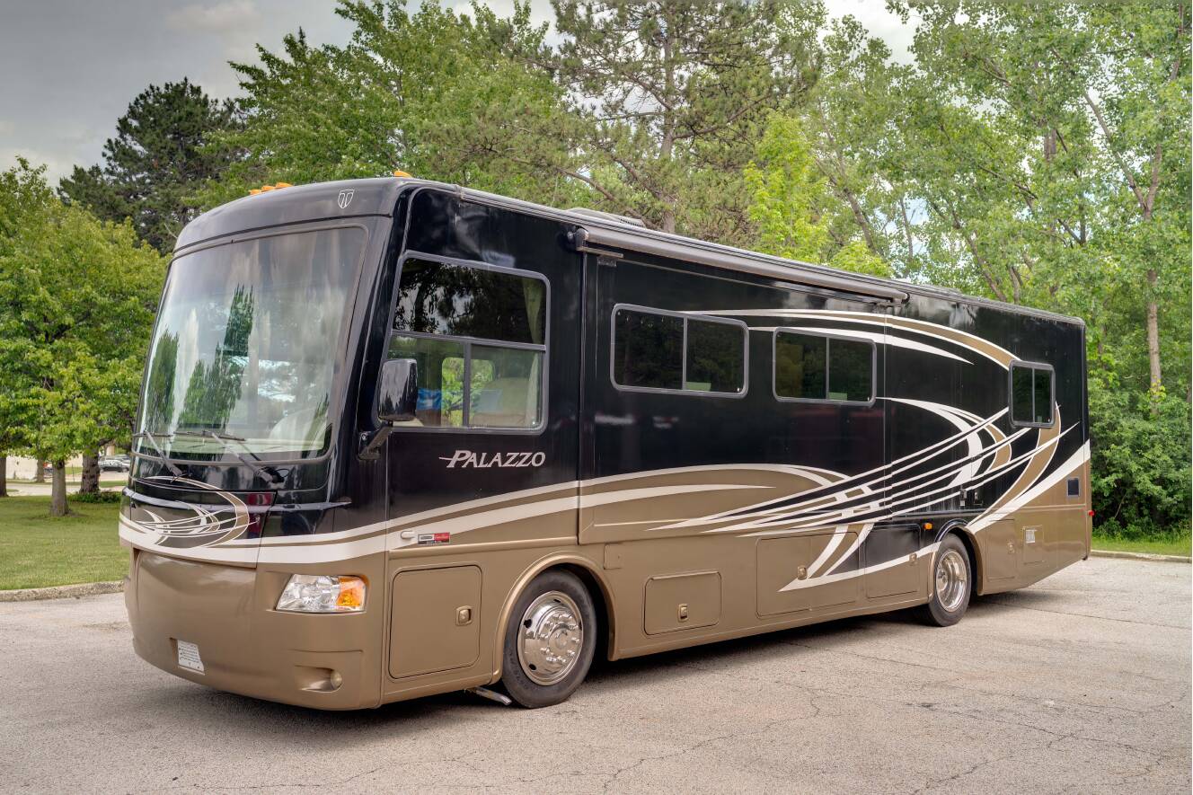 A photo of this 2013 Thor Motor Coach PALAZZO 33 1