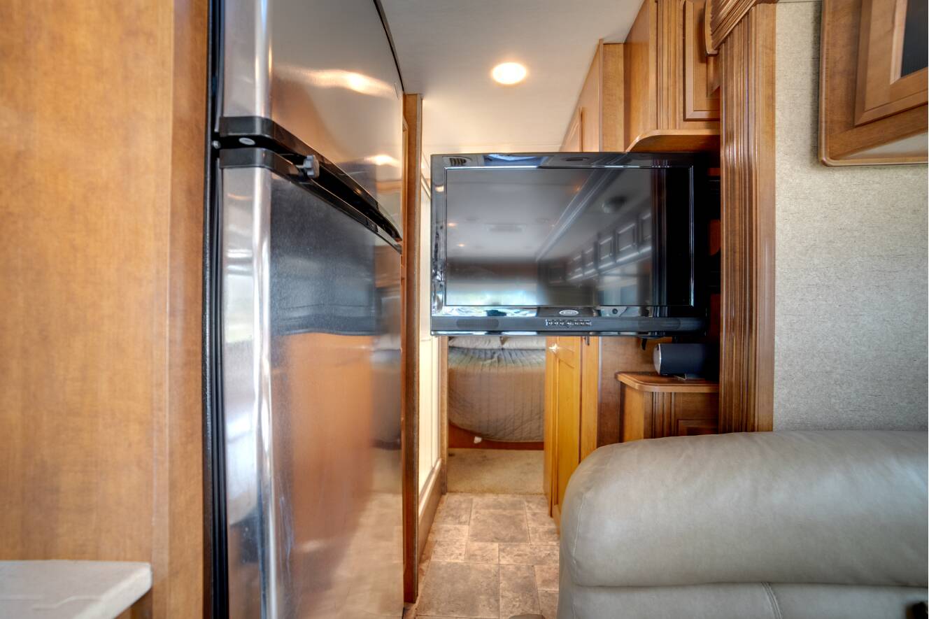 A photo of this 2013 Thor Motor Coach PALAZZO 33 1