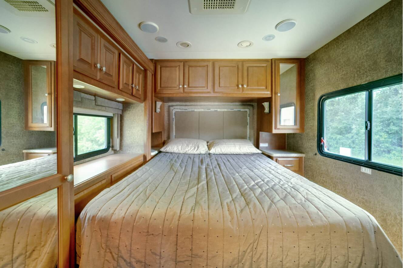A photo of this 2013 Thor Motor Coach PALAZZO 33 1
