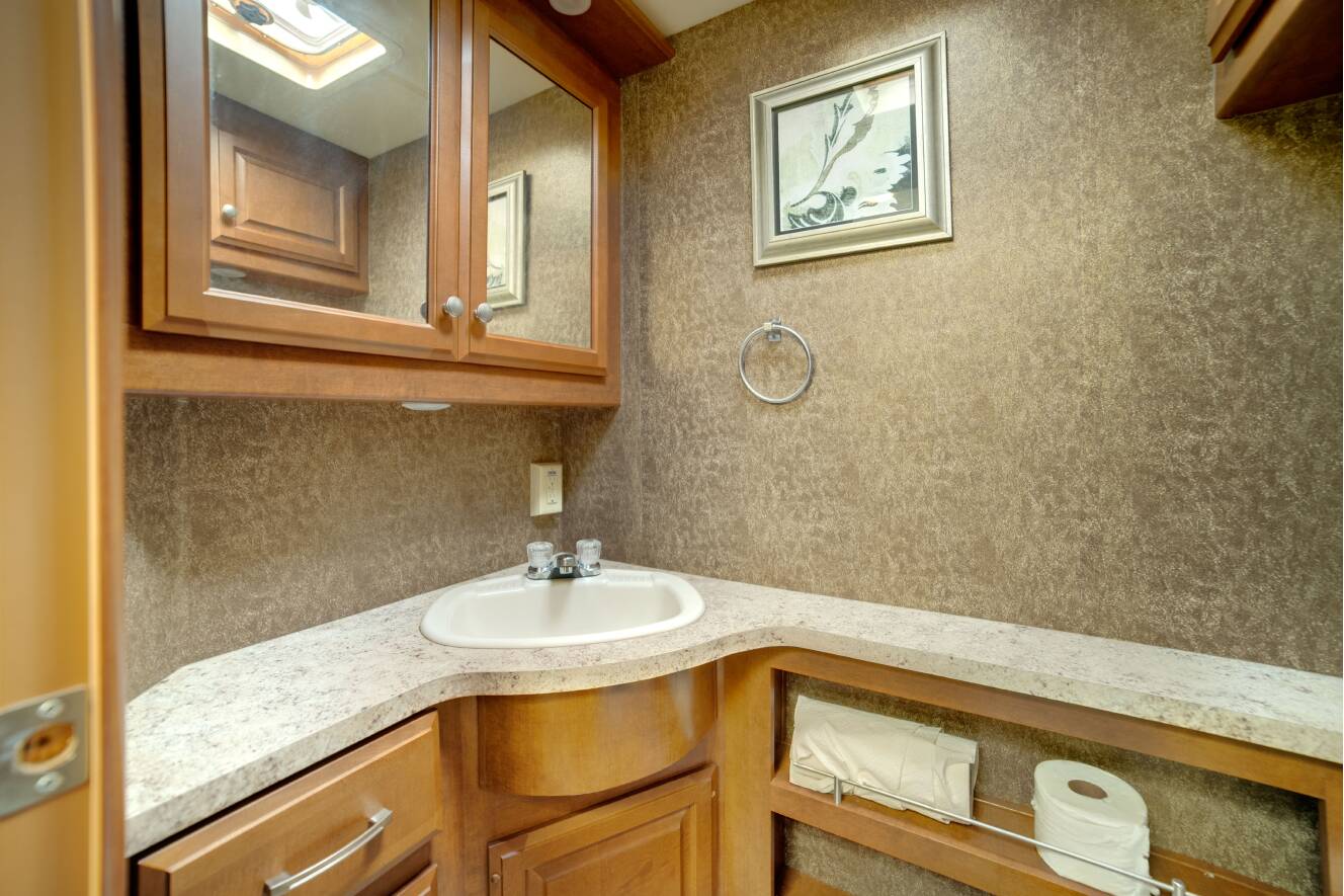 A photo of this 2013 Thor Motor Coach PALAZZO 33 1