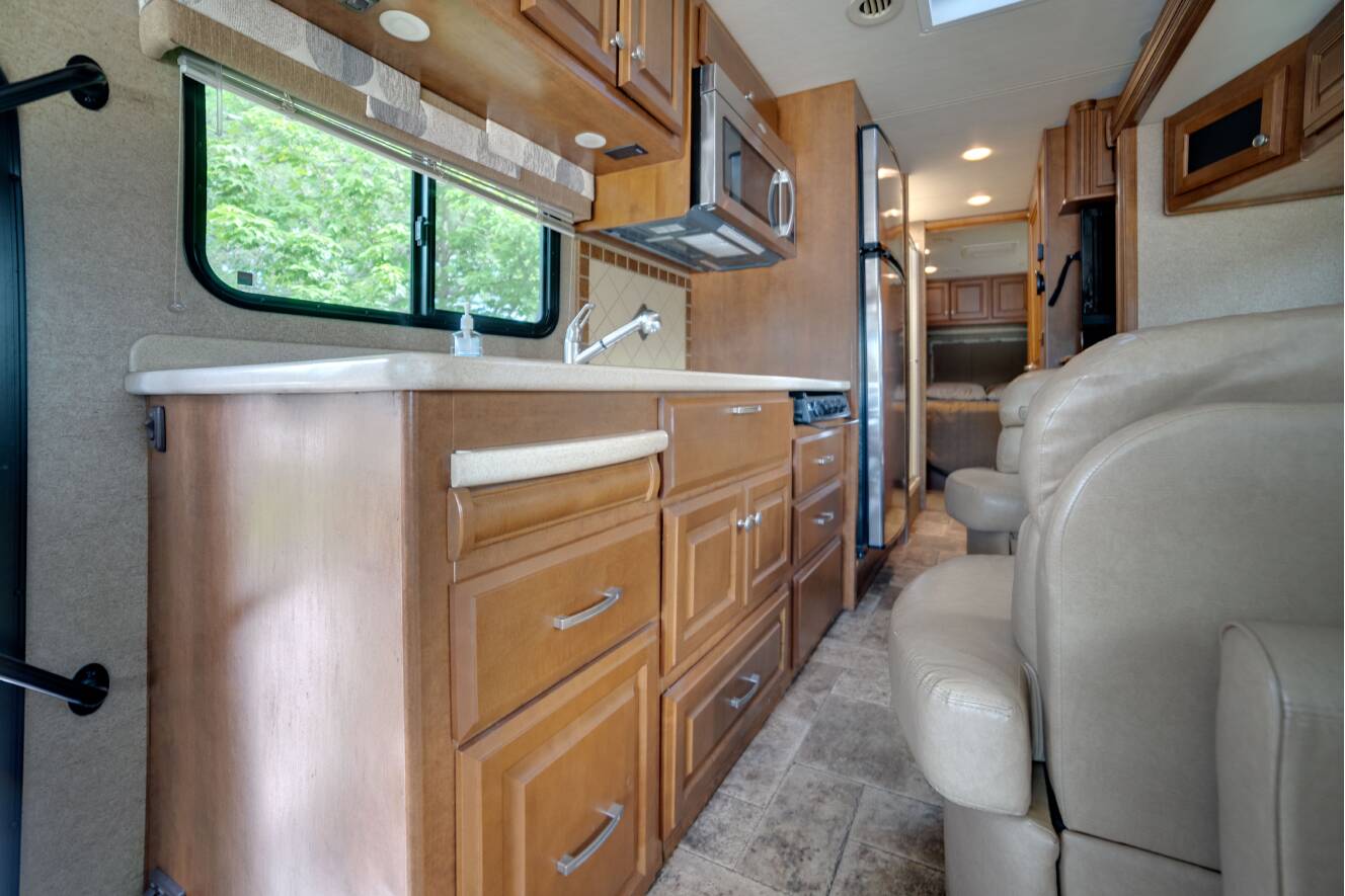 A photo of this 2013 Thor Motor Coach PALAZZO 33 1