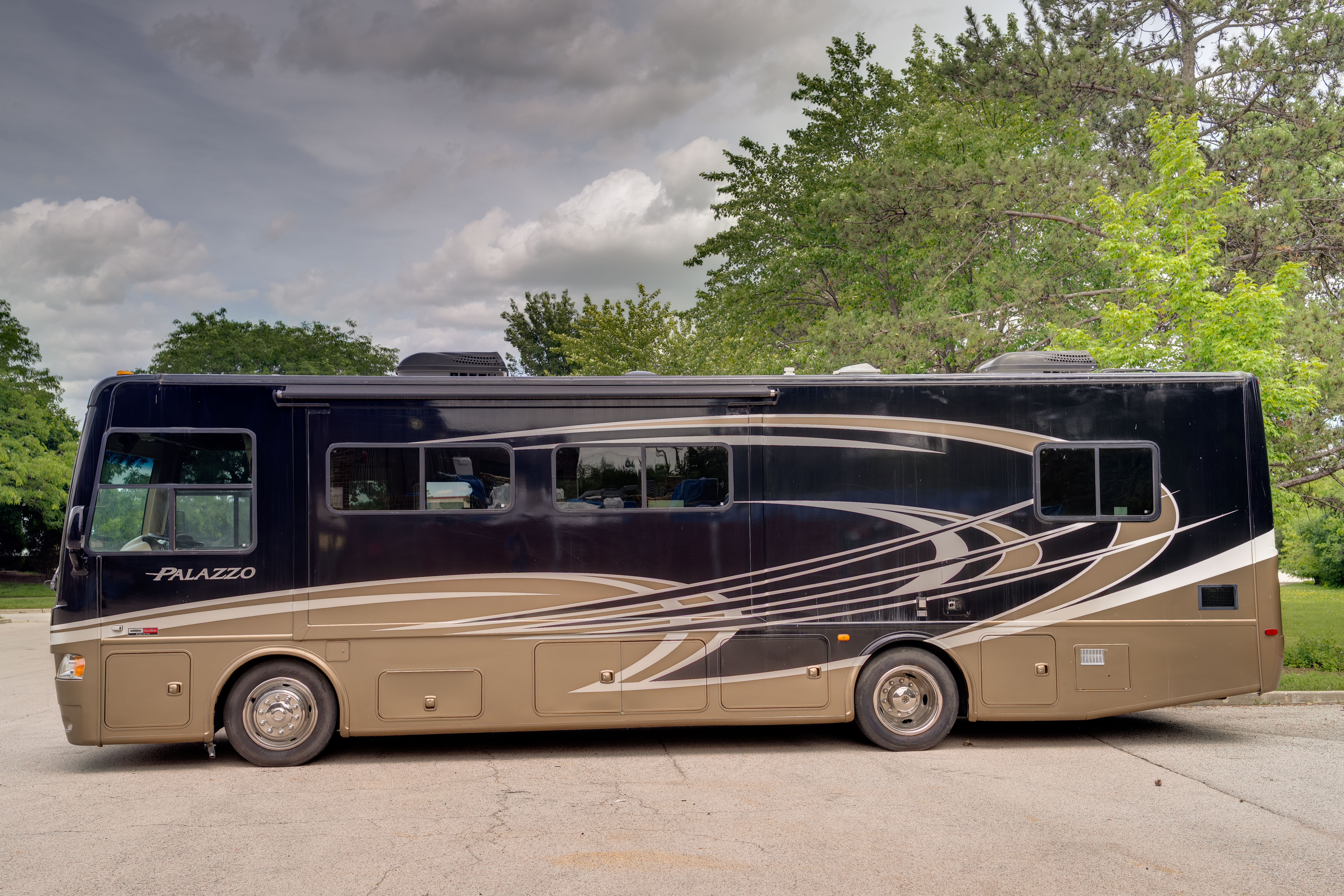 2013 Thor Motor Coach PALAZZO 33 1 in schaumburg IL