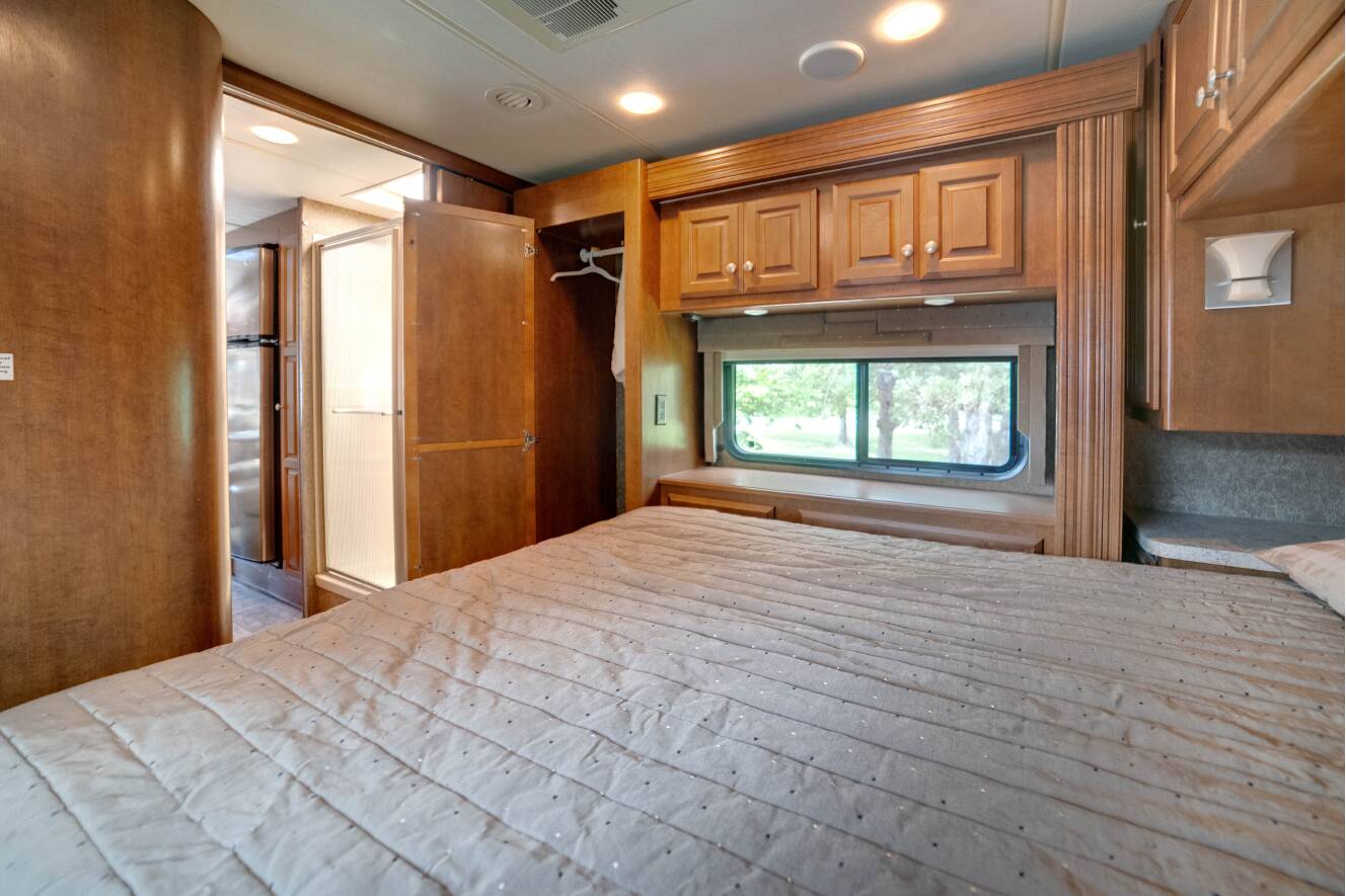 A photo of this 2013 Thor Motor Coach PALAZZO 33 1