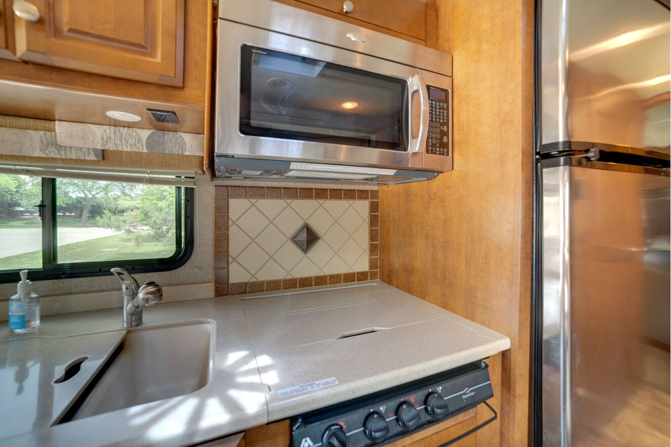 A photo of this 2013 Thor Motor Coach PALAZZO 33 1