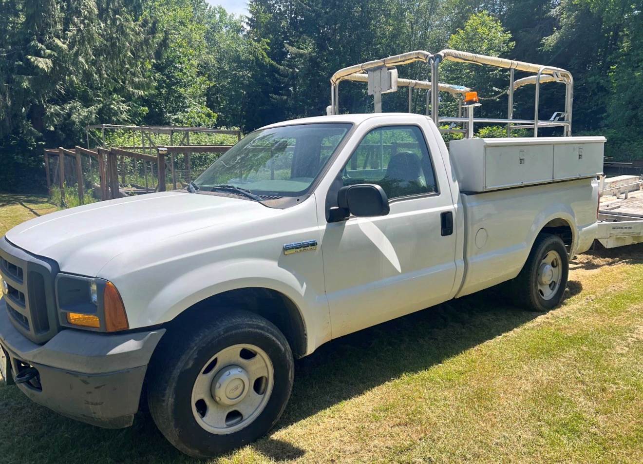 2006 FORD F-350 Scissor Lift Truck in Marysville, WA