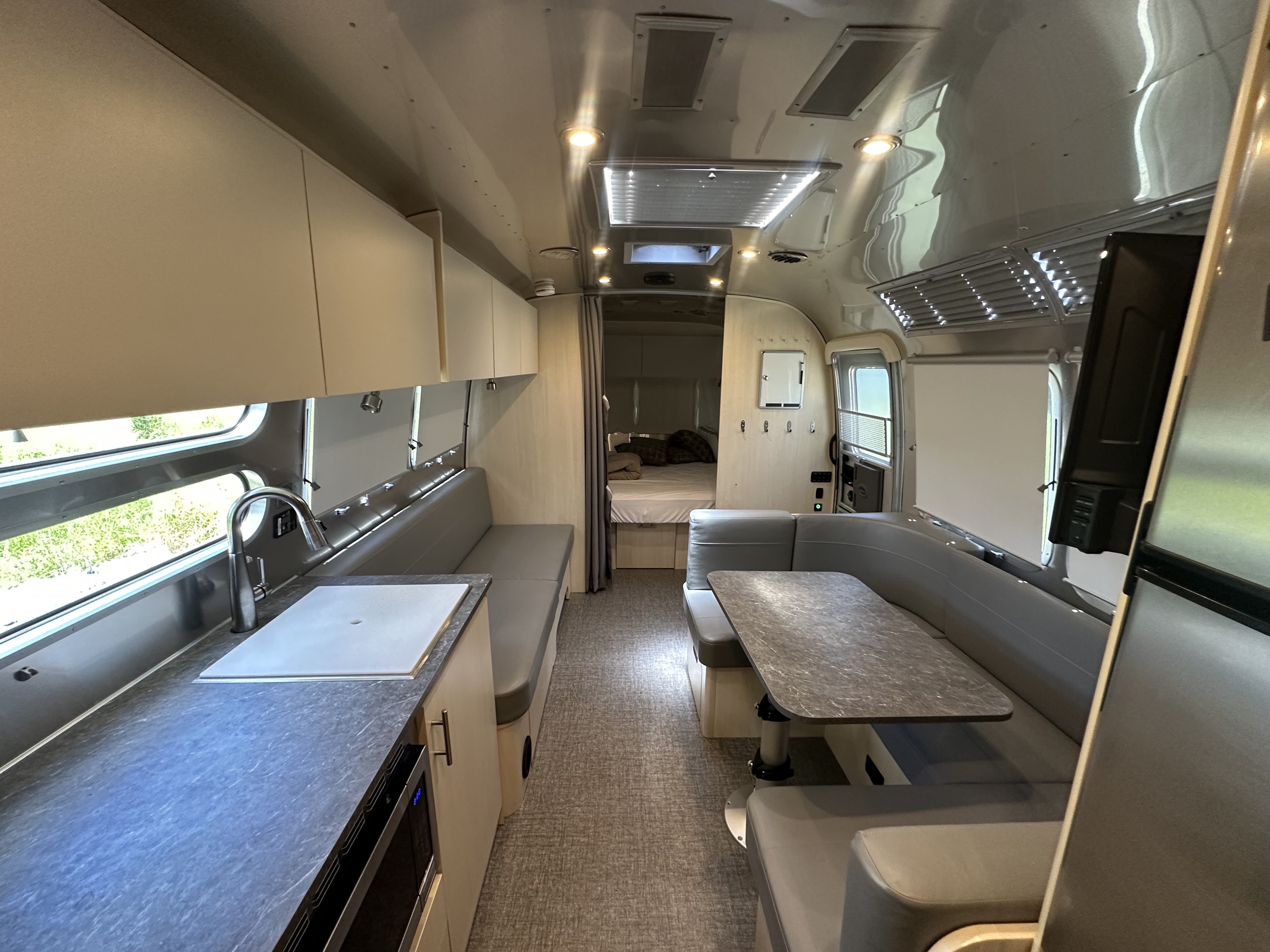 2023 Airstream FLYING CLOUD 30FB BUNK RV