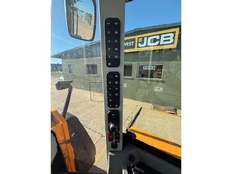 2025 JCB 437