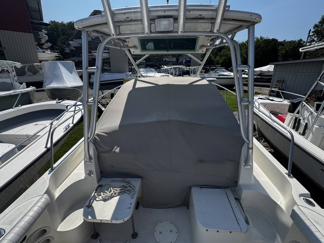 A photo of this 2001 Trophy 2352 WALKAROUND