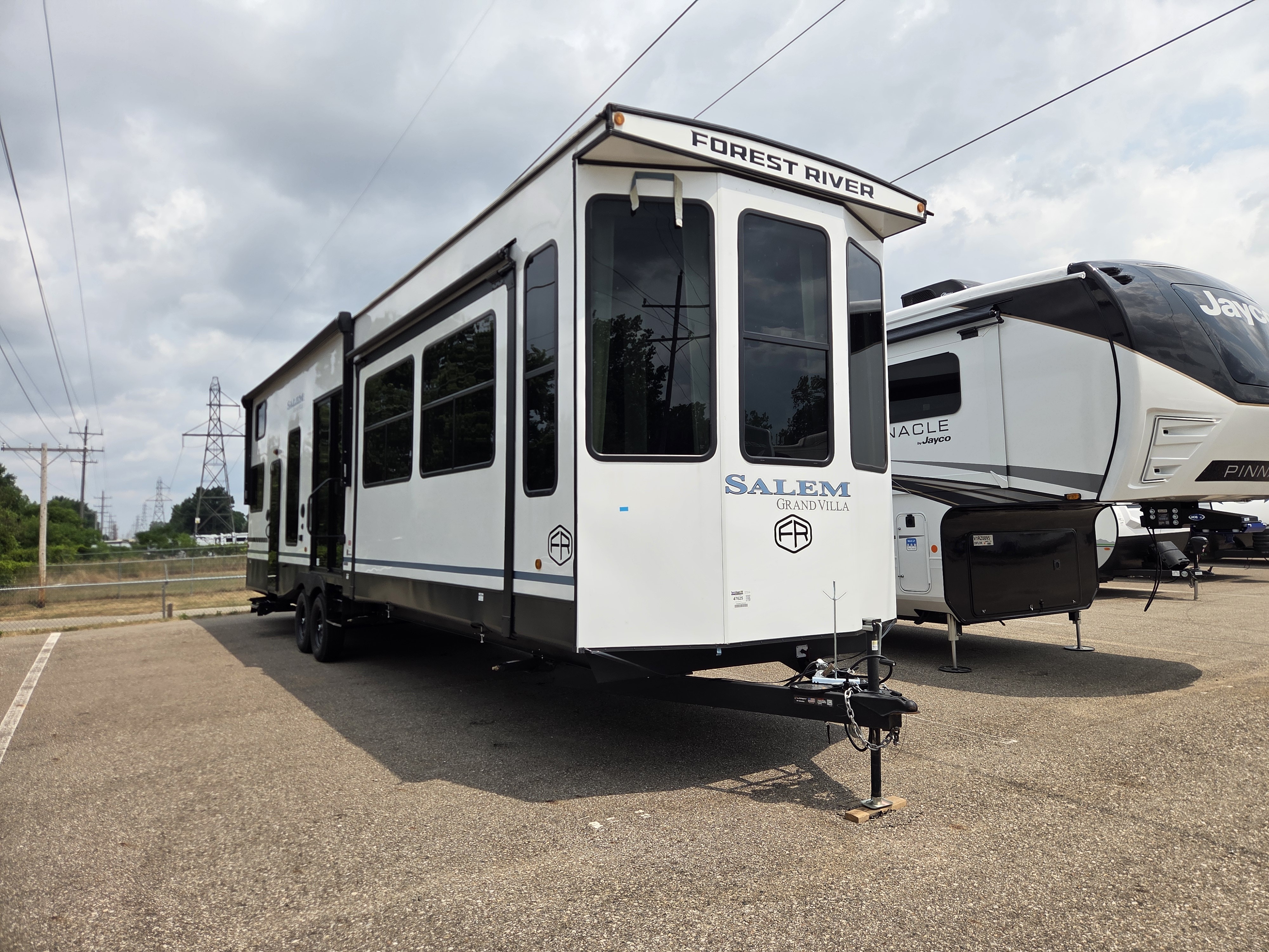 2026 Forest River Salem Villa 42FLDL RV