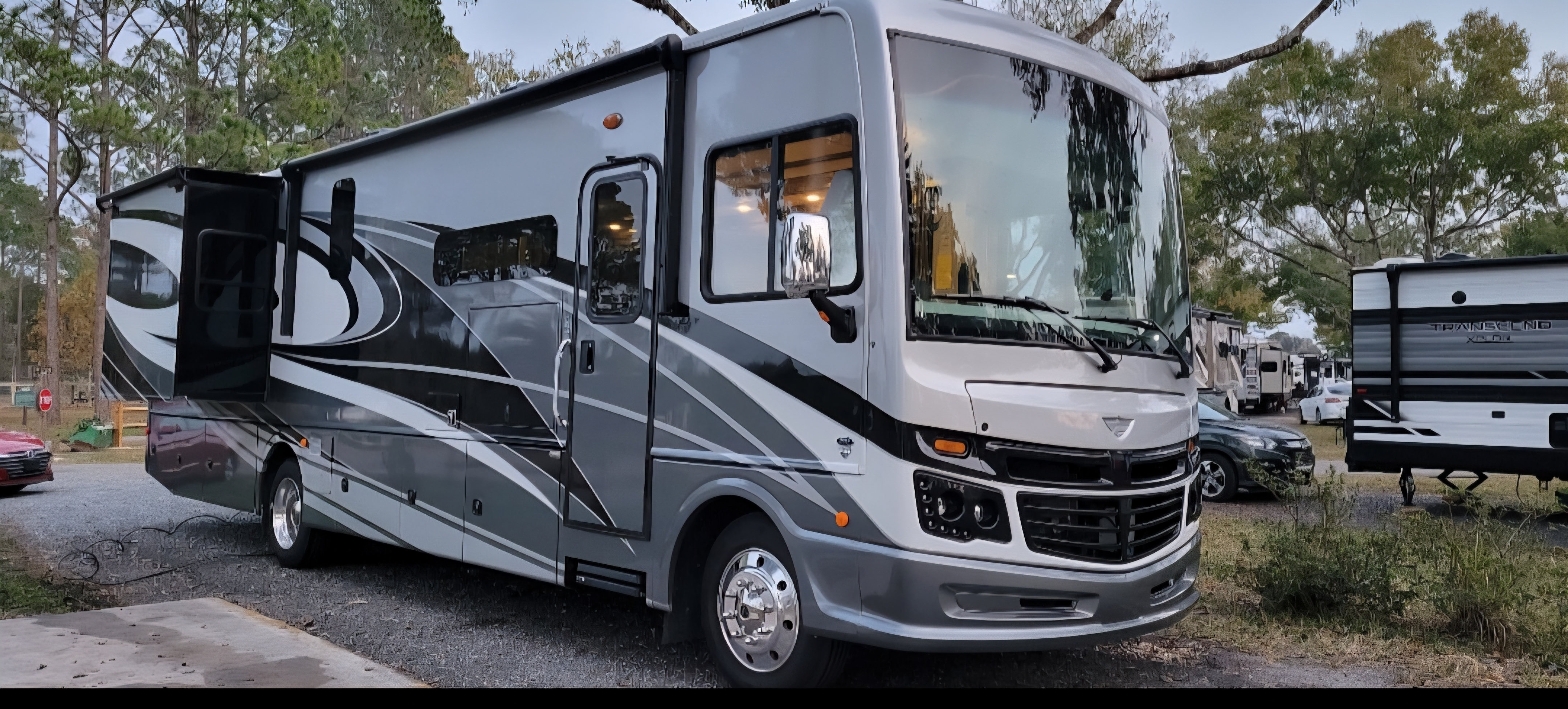 2021 Fleetwood BOUNDER 35K RV