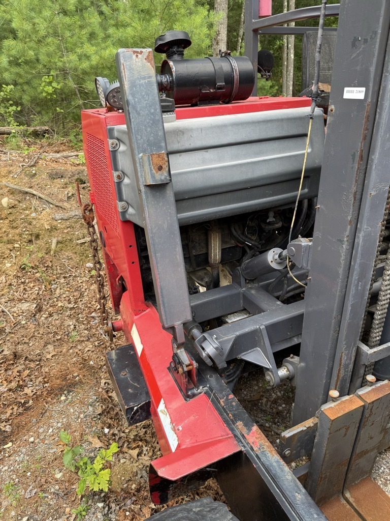 2005 MOFFETT 5500 in East Wareham, MA