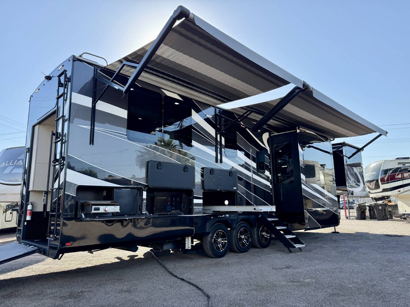 A photo of this 2022 Grand Design MOMENTUM 376THS