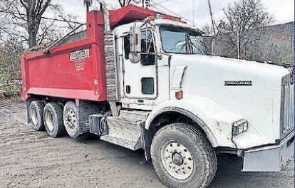 2015 KENWORTH 2015 KENWORTH TRIAXLE in State College, PA