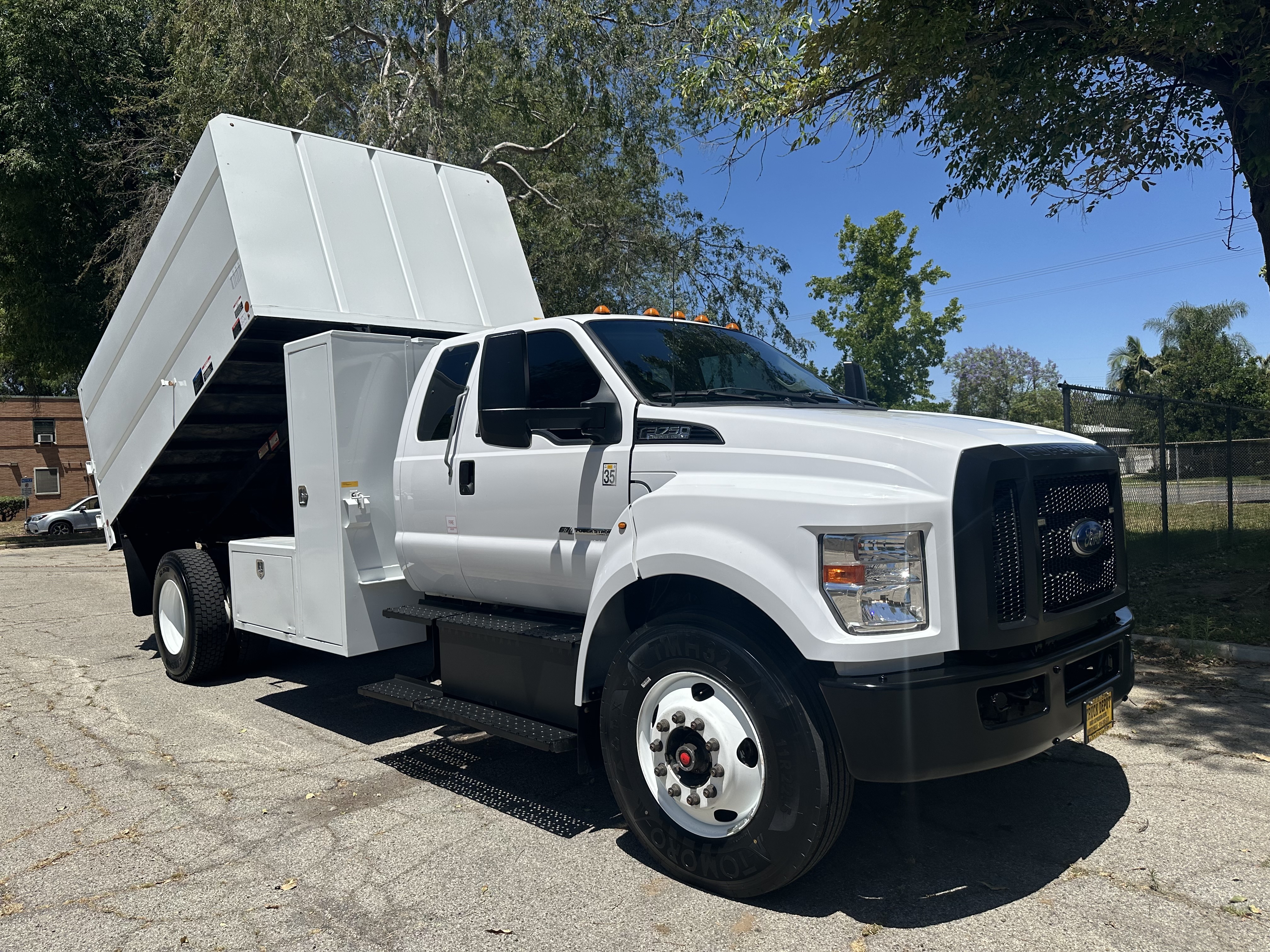 2022 FORD F750 SD DIESEL STRAIGHT FRAME in North Hills, CA