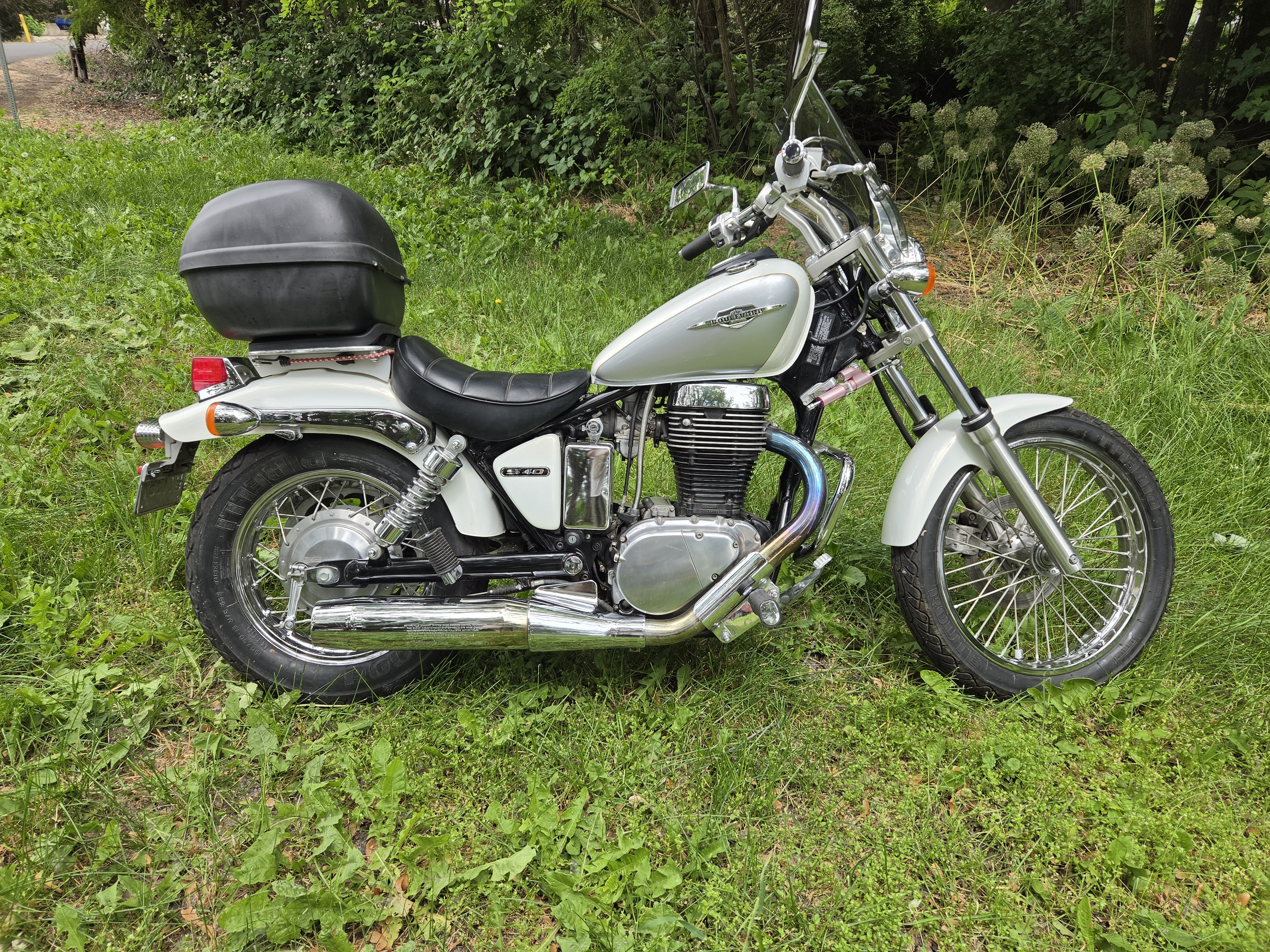 2009 Suzuki BOULEVARD S40 Standard motorcycle