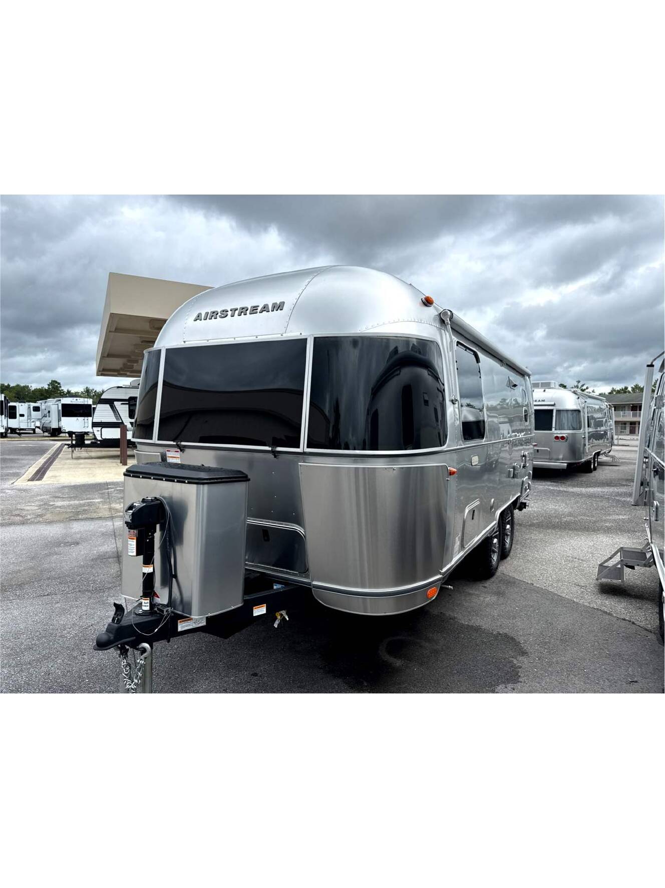 A photo of this 2026 Airstream Trade Wind 23FBT