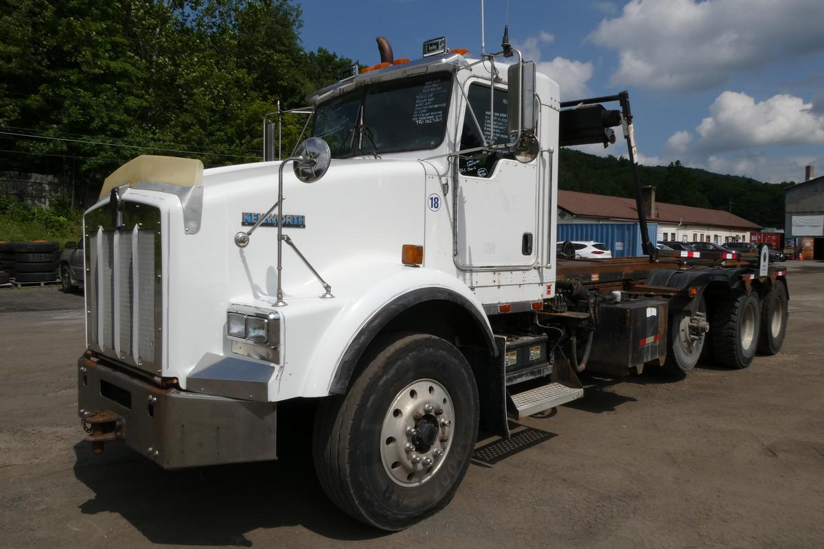 2003 KENWORTH T800 in Sparrow Bush, NY