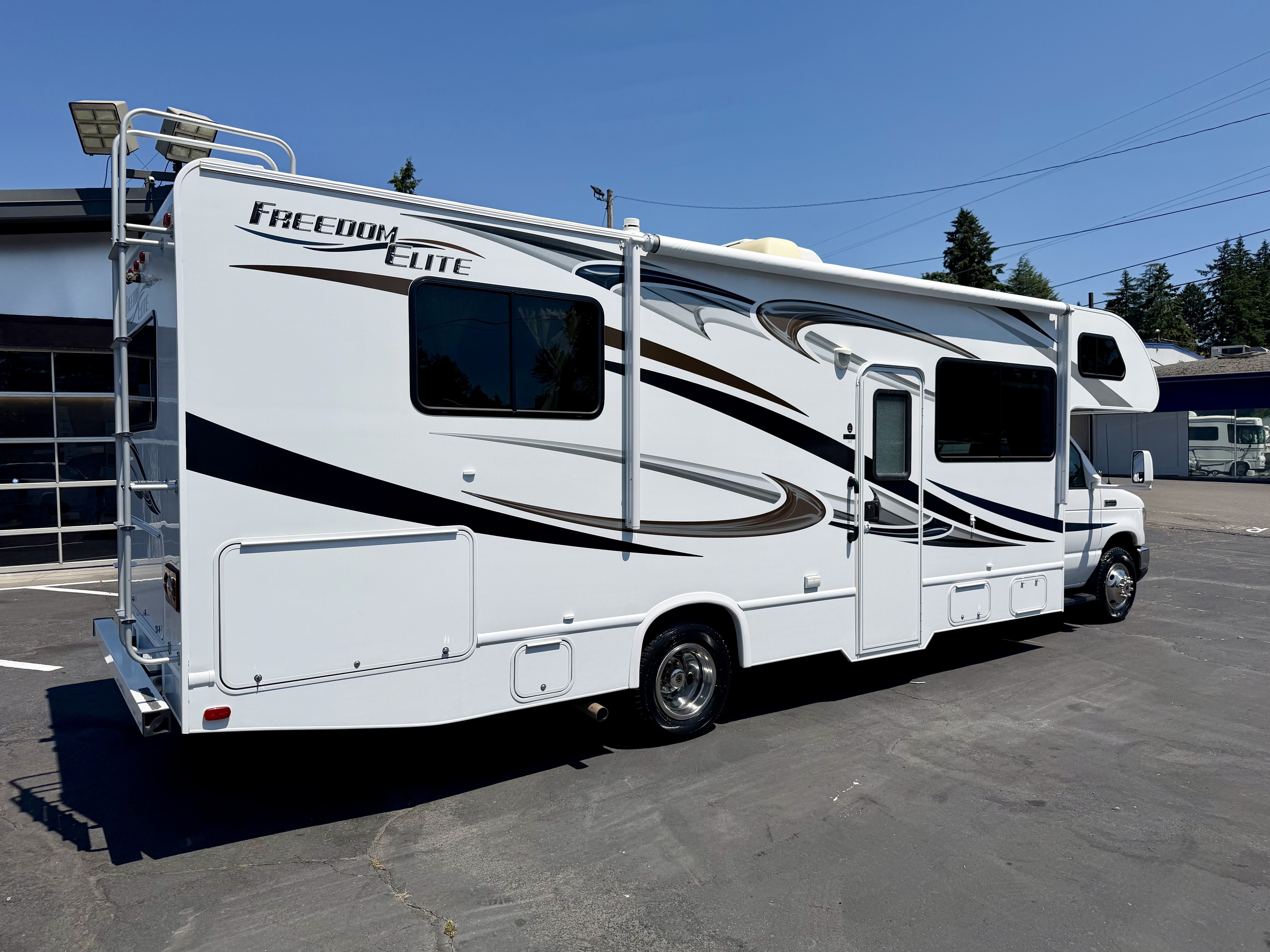 2013 Thor Motor Coach FREEDOM ELITE 28Z in beaverton OR