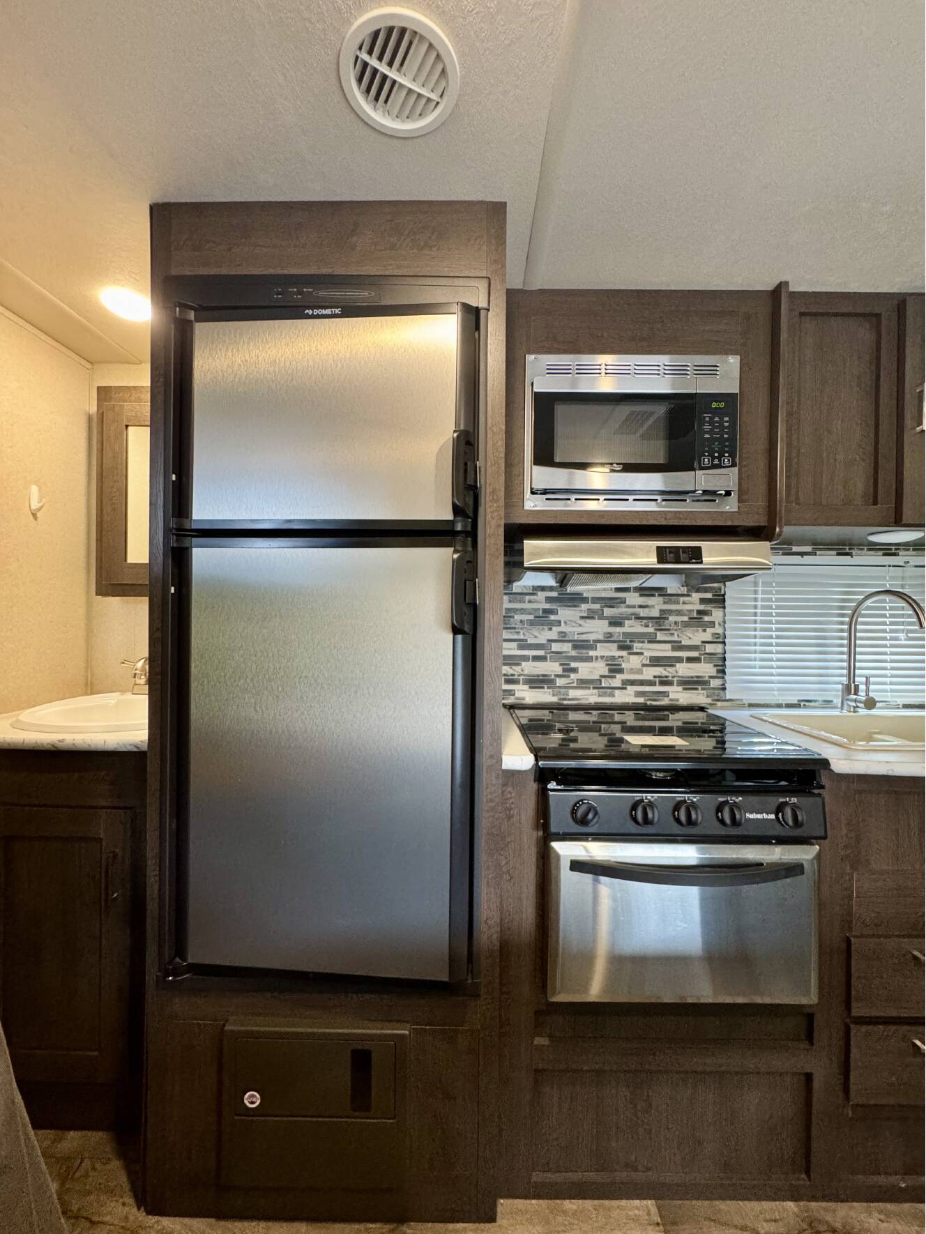 A photo of this 2018 Forest River WILDWOOD X-LITE 261BHXL
