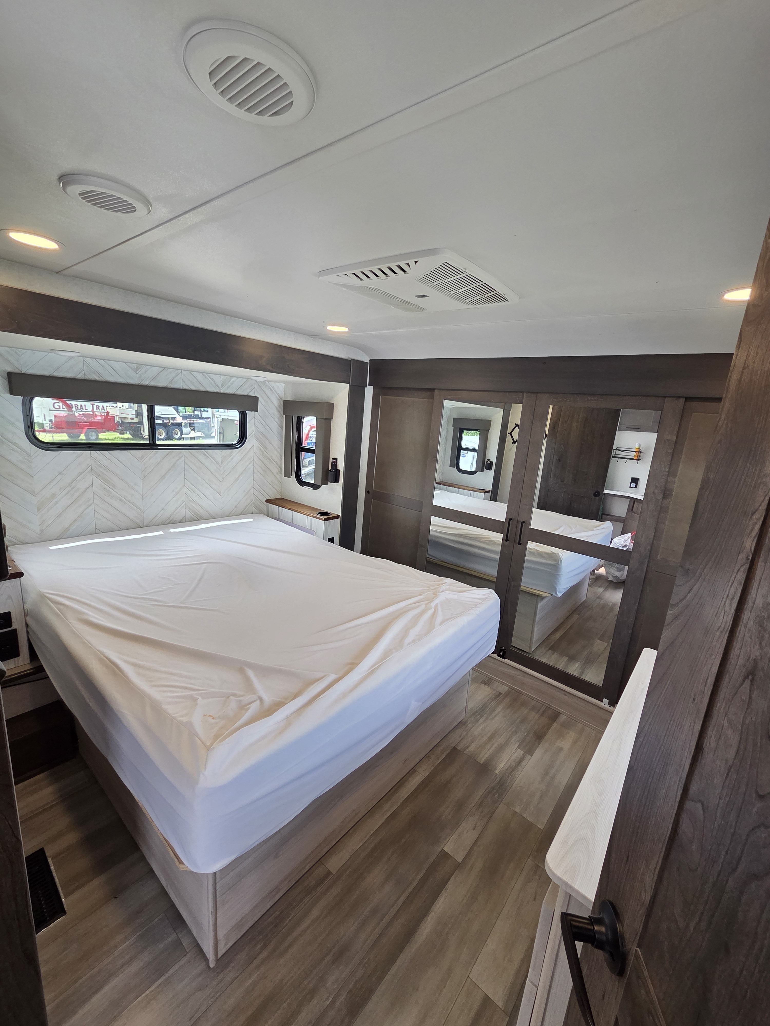 2022 Alliance Rv VALOR 40V13 in mentor OH
