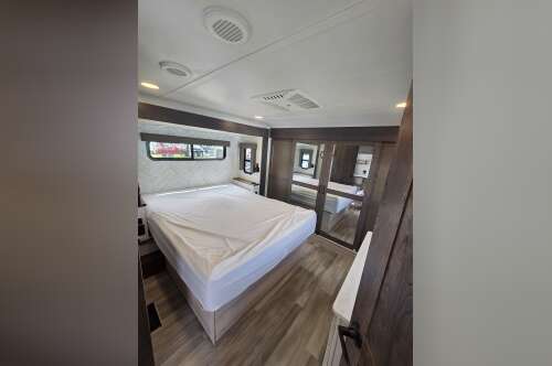 2022 Alliance Rv VALOR 40V13 in mentor OH